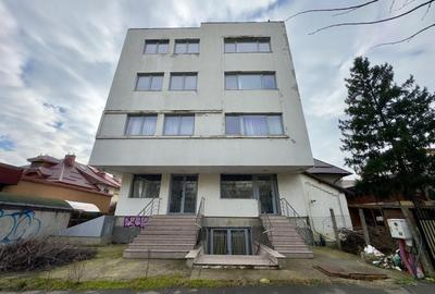 Casă cu 15 camere cu Canalizare în Domenii