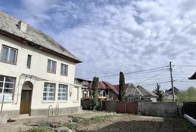 Casă cu 2 camere cu Teren 1600 Mp în Central