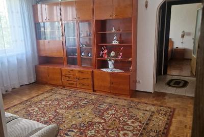 Apartament cu 3 camere semidecomandat în Dacia