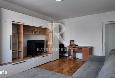 Apartament cu 3 camere decomandat în Cantemir