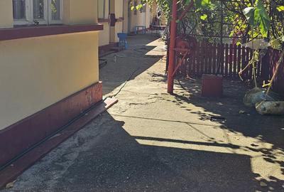 Casă cu 3 camere cu Canalizare în Central - 2