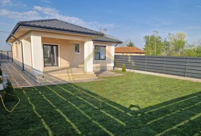 Casă cu 4 camere cu Teren 500 Mp în Crevedia