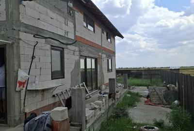 Casă cu 3 camere în Bradu
