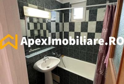 Apartament cu 3 camere semidecomandat în Apusului
