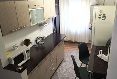 Apartament cu 3 camere decomandat în Exterior Vest