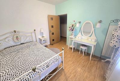 Apartament cu 3 camere decomandat în Aradului