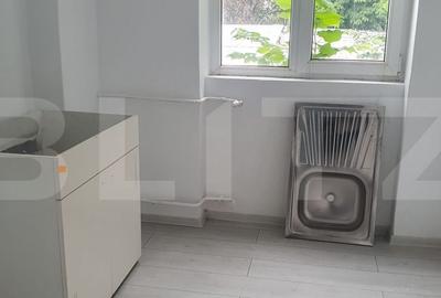 Apartament cu 3 camere semidecomandat în Central - 1