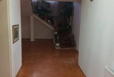 Casă cu 9 camere cu Teren 7500 Mp în Central - 9