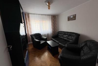Apartament cu 3 camere decomandat, mobilat în Central
