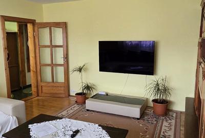 Apartament cu 3 camere decomandat, mobilat în Central