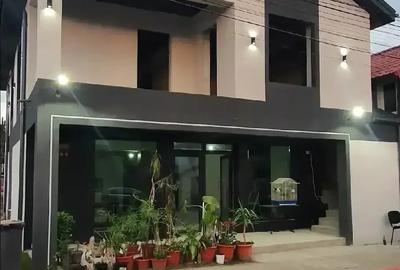 Casă cu Teren 300 Mp în Nord