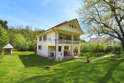 Casă cu 4 camere cu Teren 1800 Mp în Central