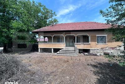Casă cu 3 camere cu Teren 6869 Mp în Scoarța