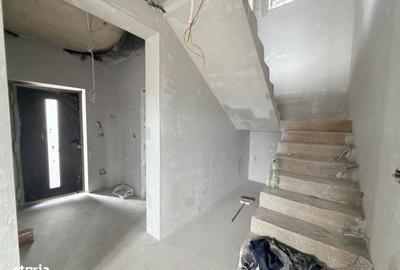Casă cu 4 camere în Central
