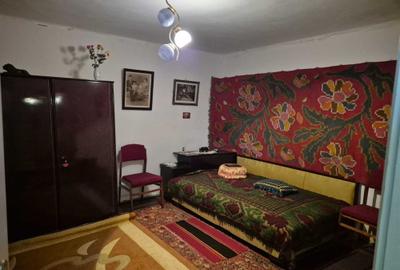 Casă cu 4 camere în Vârlezi