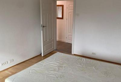 Apartament cu 3 camere decomandat în Văcăresti - 3