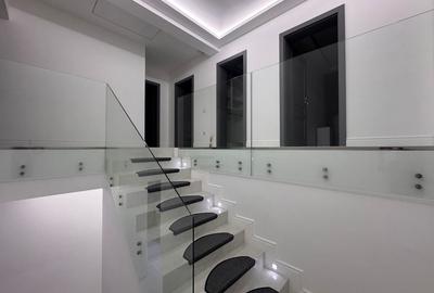 Casă cu 4 camere în Central - 2