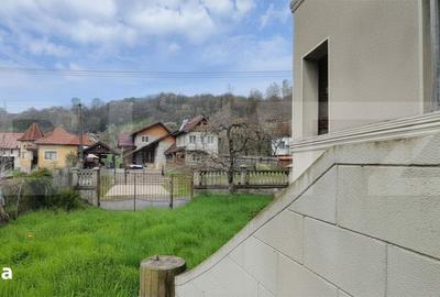 Casă cu Teren 1755 Mp în Malu cu Flori