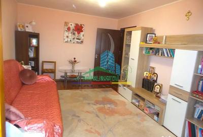 Apartament cu 6 camere decomandat în Central