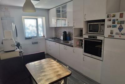 Apartament cu 3 camere decomandat, mobilat în Drumul Taberei
