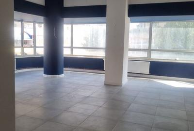 Spațiu comercial, de 200 mp, în Central