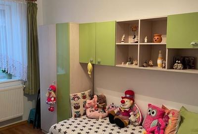 Apartament cu 3 camere semidecomandat în Mărășești