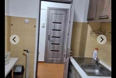 Apartament cu 2 camere semidecomandat în Craiovei