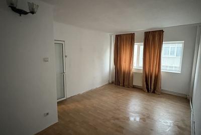 Apartament cu 2 camere decomandat în Lacu - 2