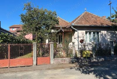 Casă cu 2 camere cu Teren 1960 Mp în Central