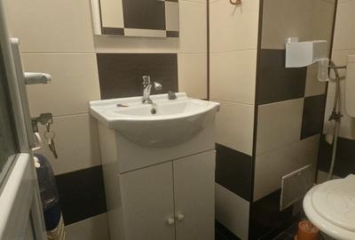 Apartament cu 3 camere decomandat, mobilat în Rovinari - 7