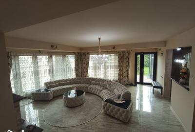 Casă cu 7 camere cu Teren 460 Mp în Central