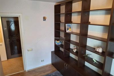 Apartament cu 3 camere semidecomandat în Micro II - 3