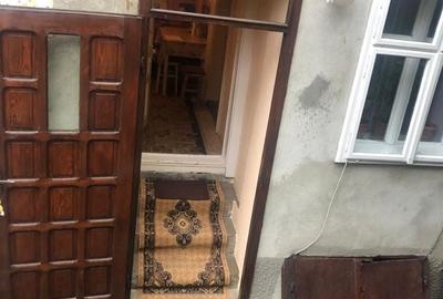Casă cu 4 camere în Central - 2