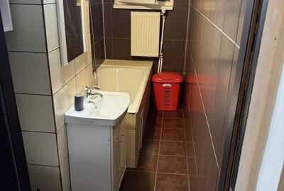 Garsonieră decomandată în Gorjului