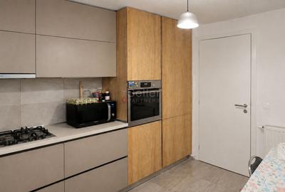 Apartament cu 2 camere decomandat în Tractorul