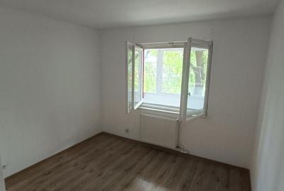 Apartament cu 3 camere semidecomandat în Constructorilor - 2