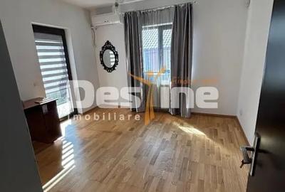 Casă cu 4 camere cu Teren 300 Mp în Central