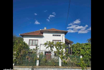 Casă cu 4 camere cu Teren 2600 Mp în Băița