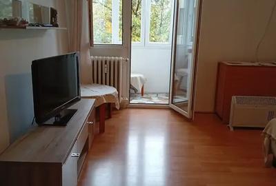 Apartament cu 2 camere semidecomandat, mobilat în Berceni