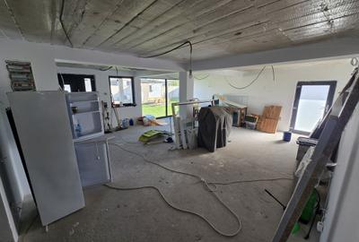 Casă cu 4 camere cu Teren 600 Mp în Lumina - 2
