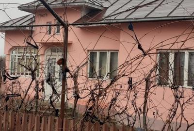 Casă cu 3 camere în Bărăști