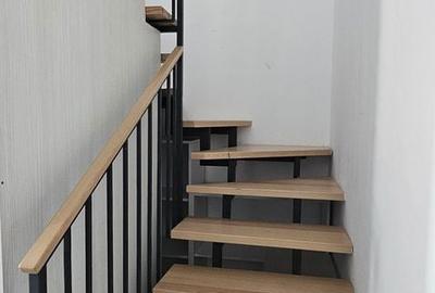 Apartament cu 3 camere în Tractorul - 2
