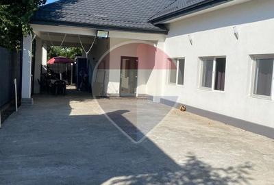 Casă cu 4 camere în Domnești
