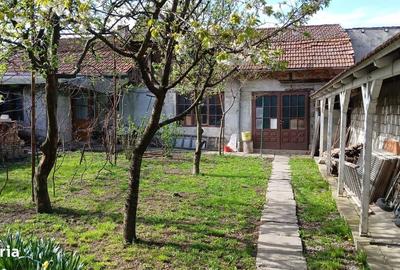 Casă cu 4 camere cu Teren 450 Mp în Central