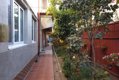 Casă cu 5 camere cu Canalizare în Central