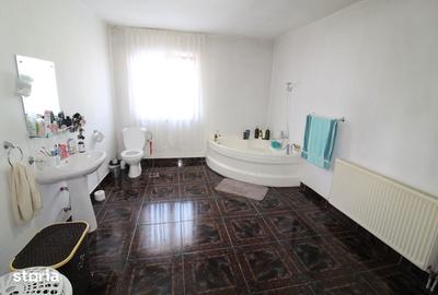 Casă cu 4 camere cu Teren 350 Mp în Central - 3