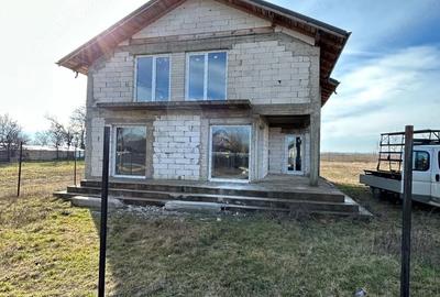 Casă cu Teren 1074 Mp în Postârnacu
