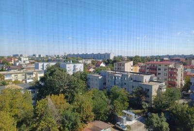 Apartament cu 3 camere decomandat în Păcii