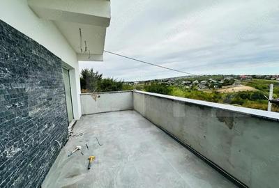 Casă cu 4 camere cu Teren 380 Mp în Valea Adâncă