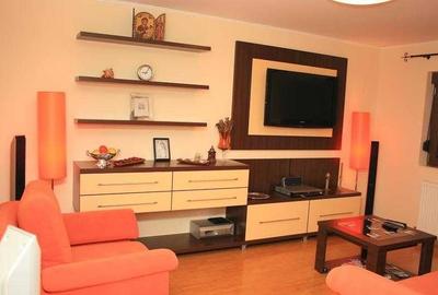 Apartament cu 3 camere decomandat în Exterior Vest